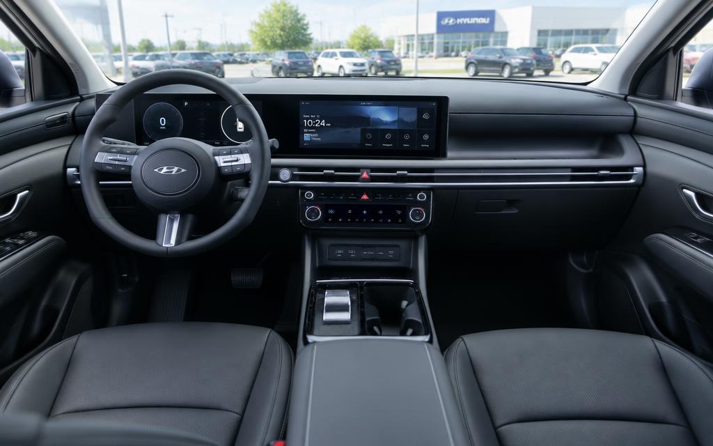 2025 Hyundai Tucson interior